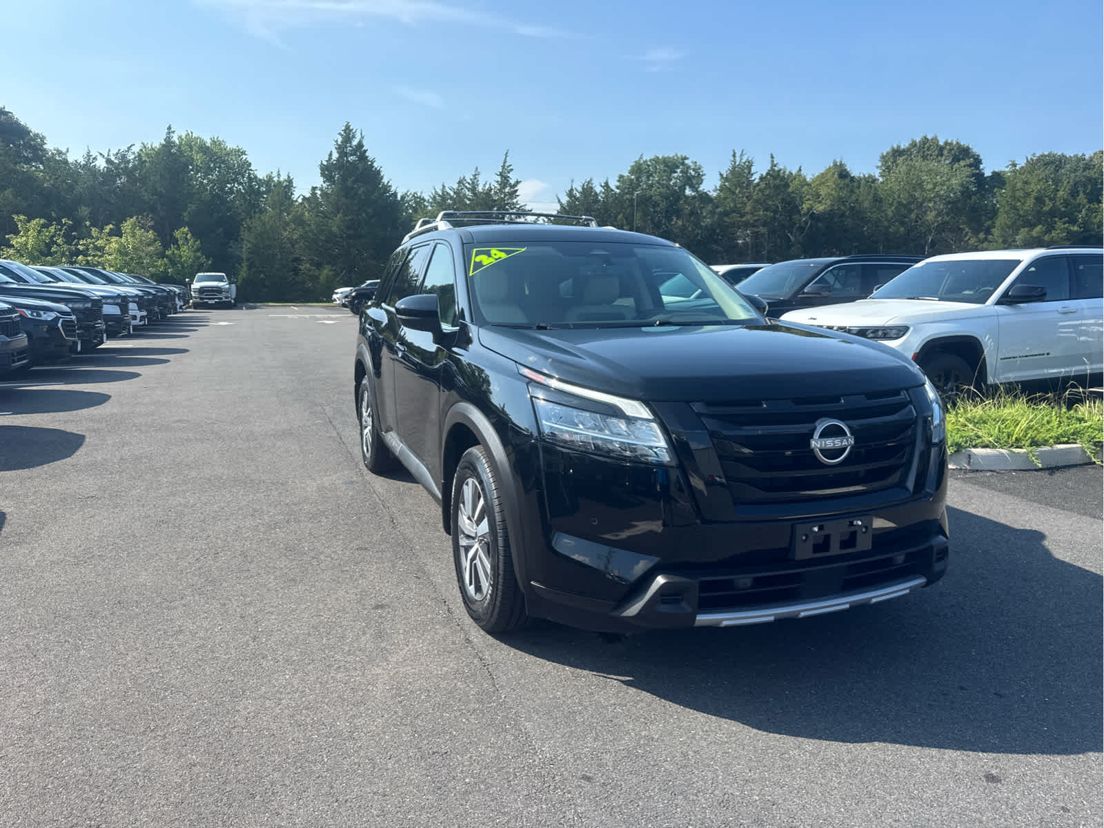 2024 Nissan Pathfinder SL