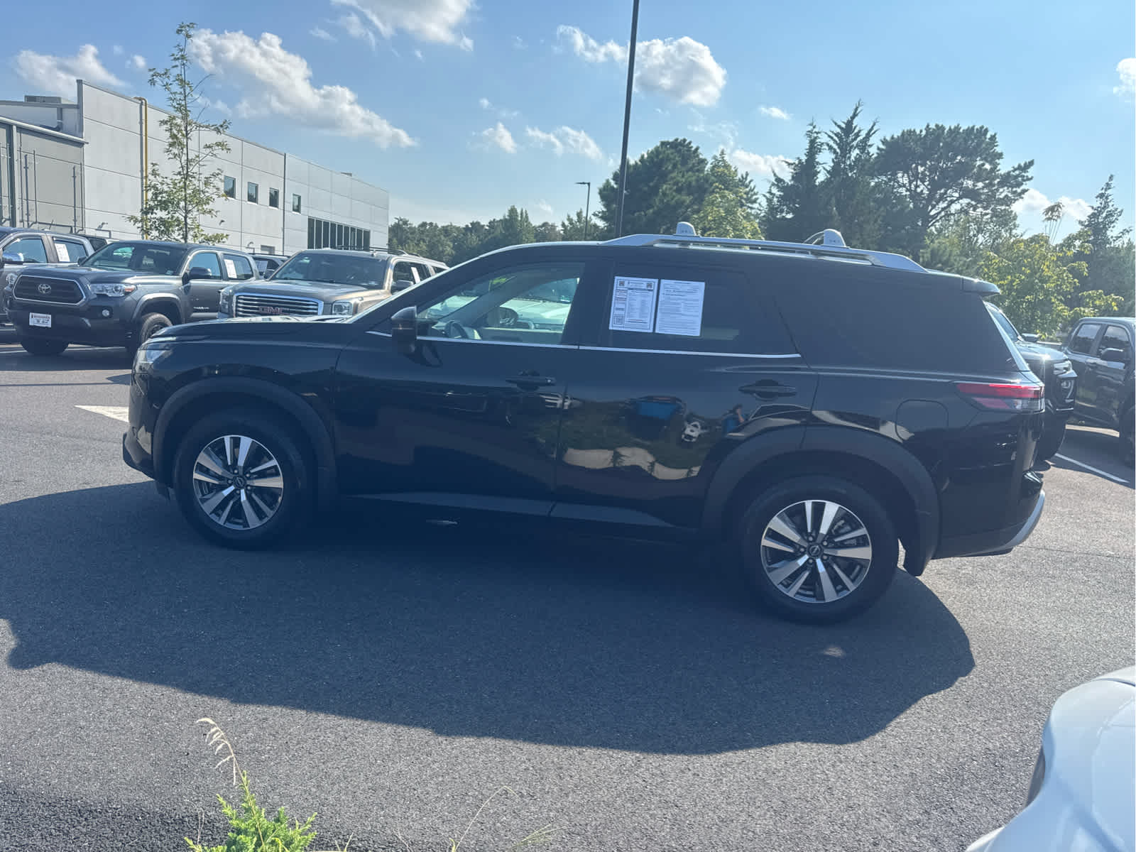 2024 Nissan Pathfinder SL