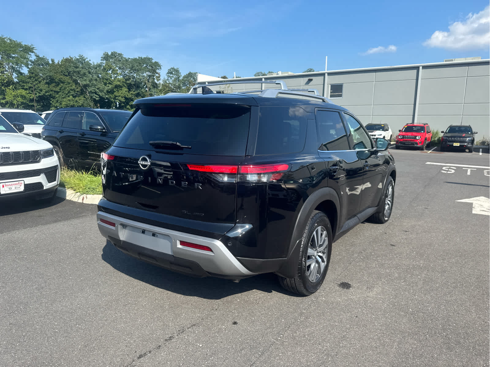2024 Nissan Pathfinder SL