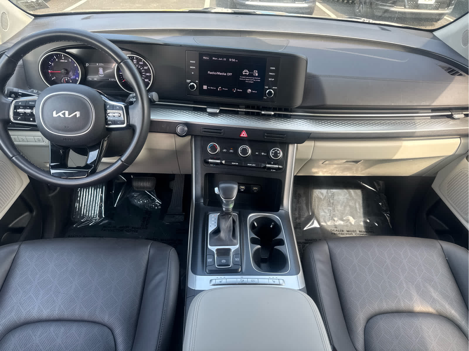 2024 Kia Carnival LX