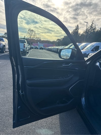 2022 Jeep Grand Cherokee Laredo