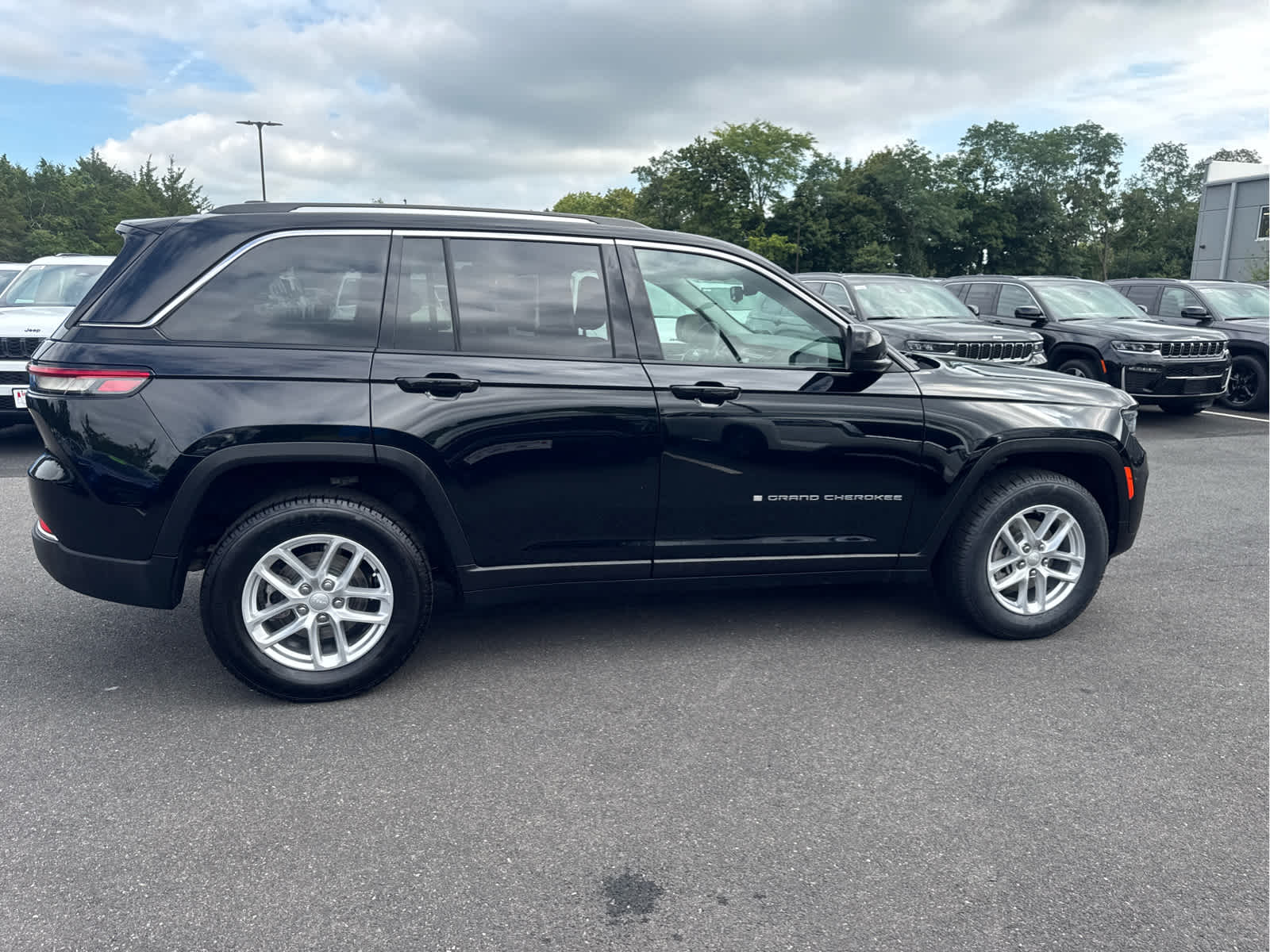 2023 Jeep Grand Cherokee Laredo X