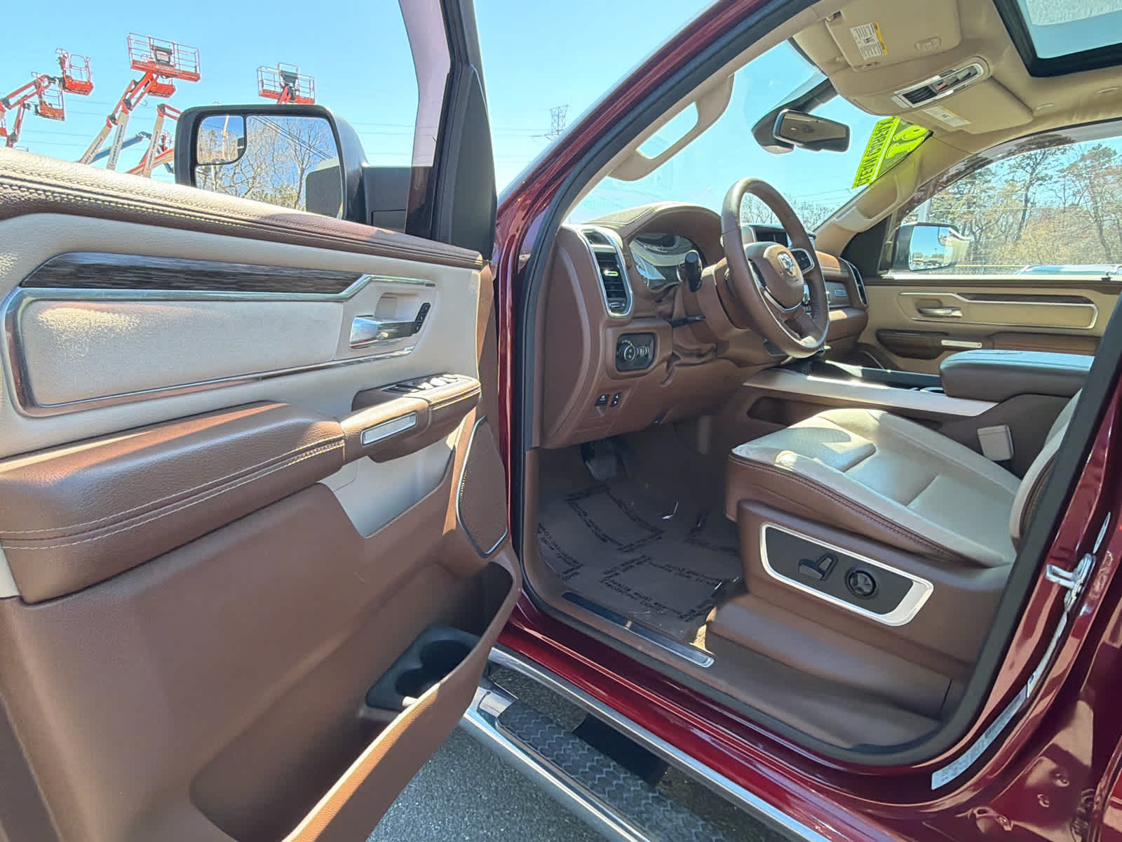 2019 RAM 1500 Laramie Crew Cab 4x4 5'7" Box