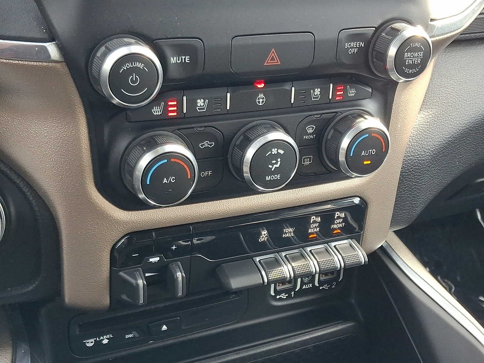 2019 RAM 1500 Laramie Crew Cab 4x4 5'7" Box