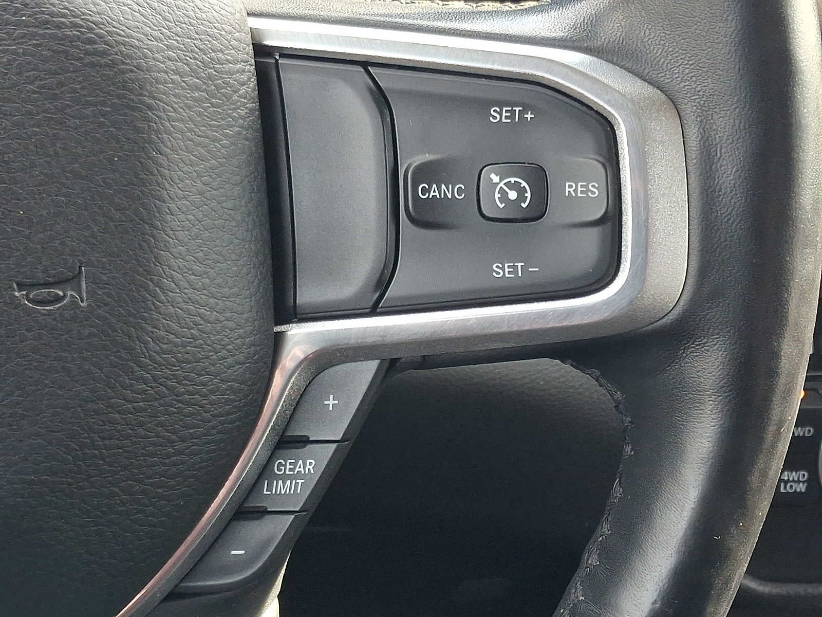 2019 RAM 1500 Laramie Crew Cab 4x4 5'7" Box