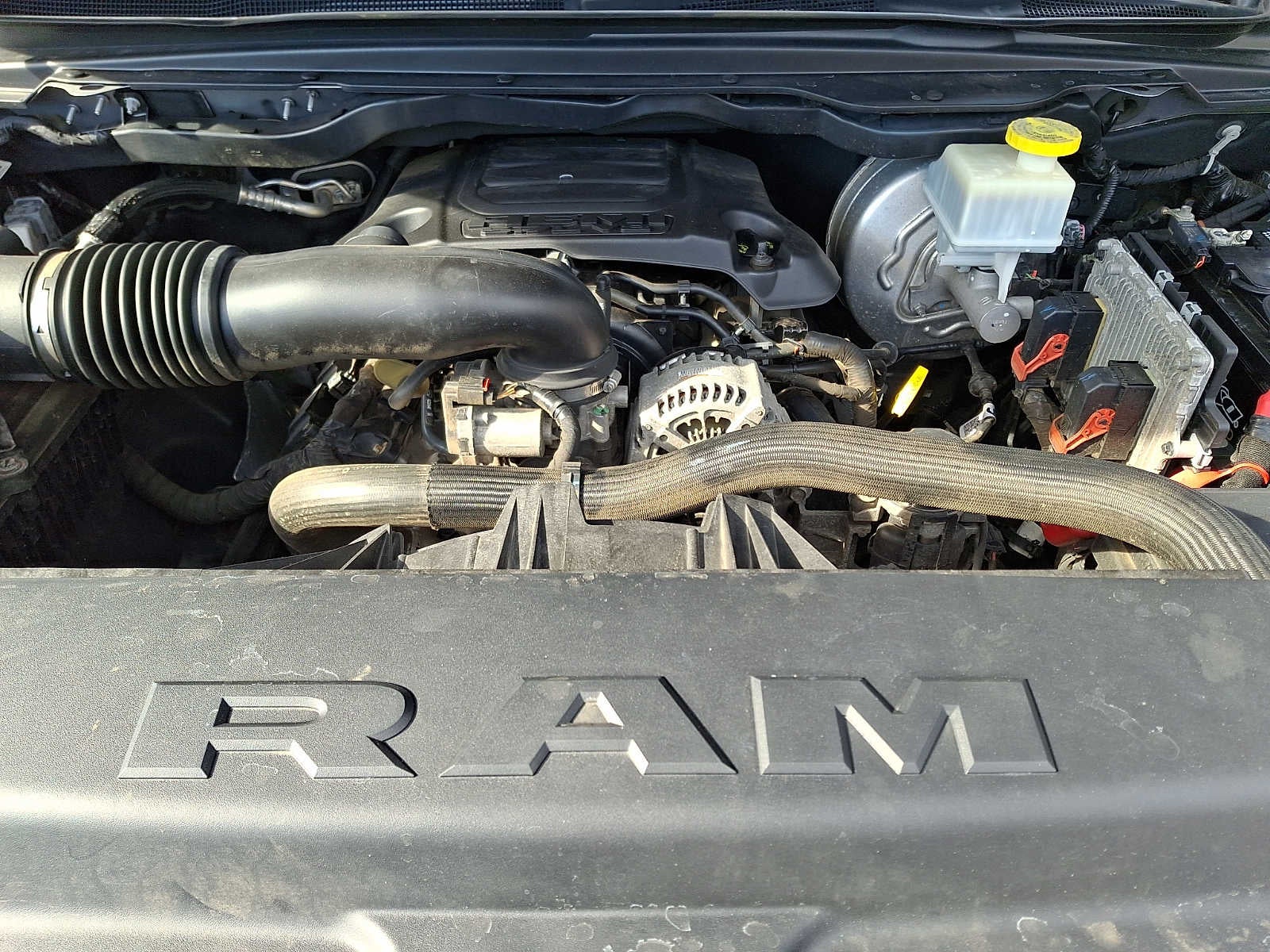 2019 RAM 1500 Laramie Crew Cab 4x4 5'7" Box